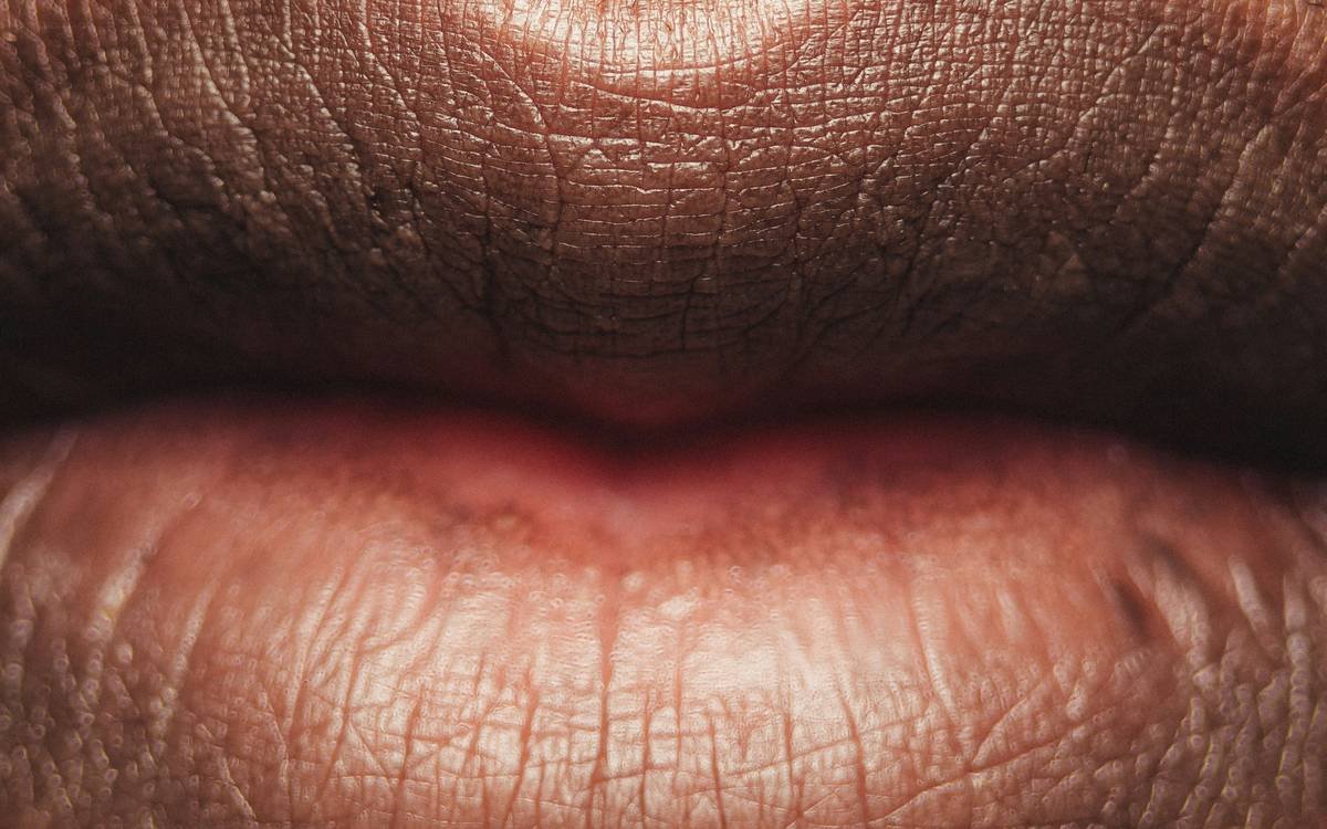 The Truth About Volumizing Lip Stick: What Works, What Burns, and How to Fake Fullness Without the Sting